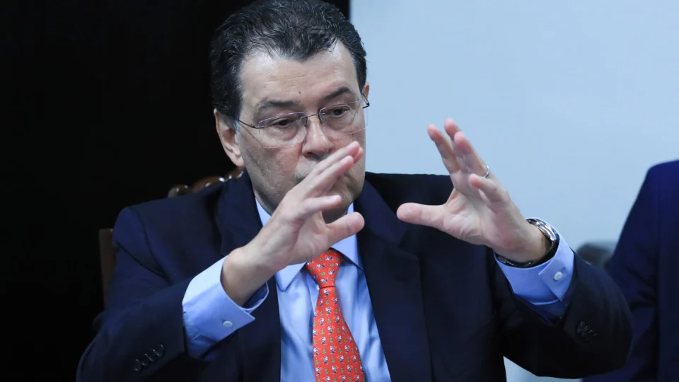 Eduardo Braga garante incentivos à Zona Franca de Manaus em relatório da Reforma Tributária