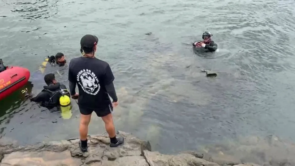 Equipes de resgate localizam mais três vítimas da queda da ponte JK