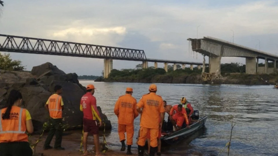 Tragédia da Ponte sobre o Rio Tocantins: Bombeiros divulgam lista de veículos e ocupantes