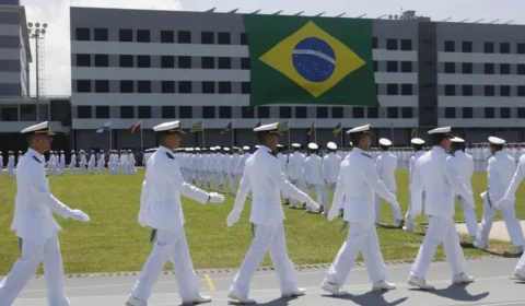 Slogan de campanha da Marinha divide opiniões