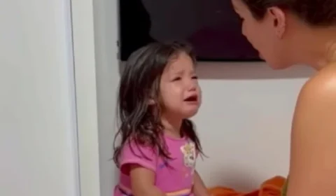 VÍDEO: menina de 2 anos diverte a web ao chorar por “querer ir ao pagode”