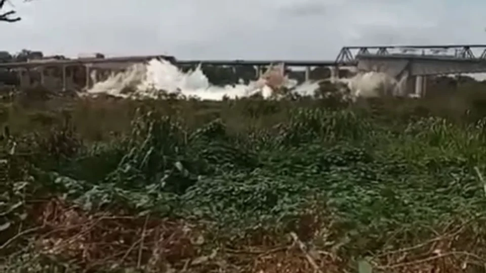 Vídeo mostra momento exato que ponte cai sobre o Rio Tocantins; confira