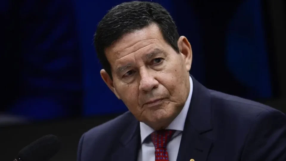 Mourão critica prisão de Braga Netto: “atropelo das normas legais”