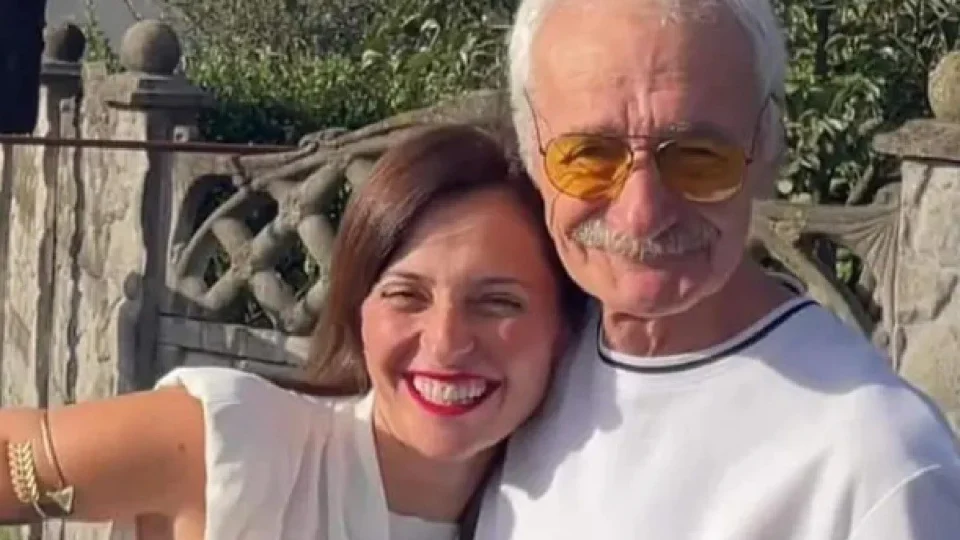 Busca por família biológica leva mulher a encontrar pai entre seus contatos no Facebook