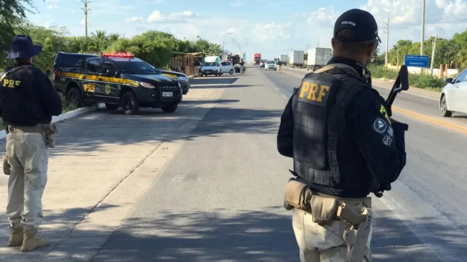 Motociclista morre ao colidir com caminhonete na BR-153, em Tocantins