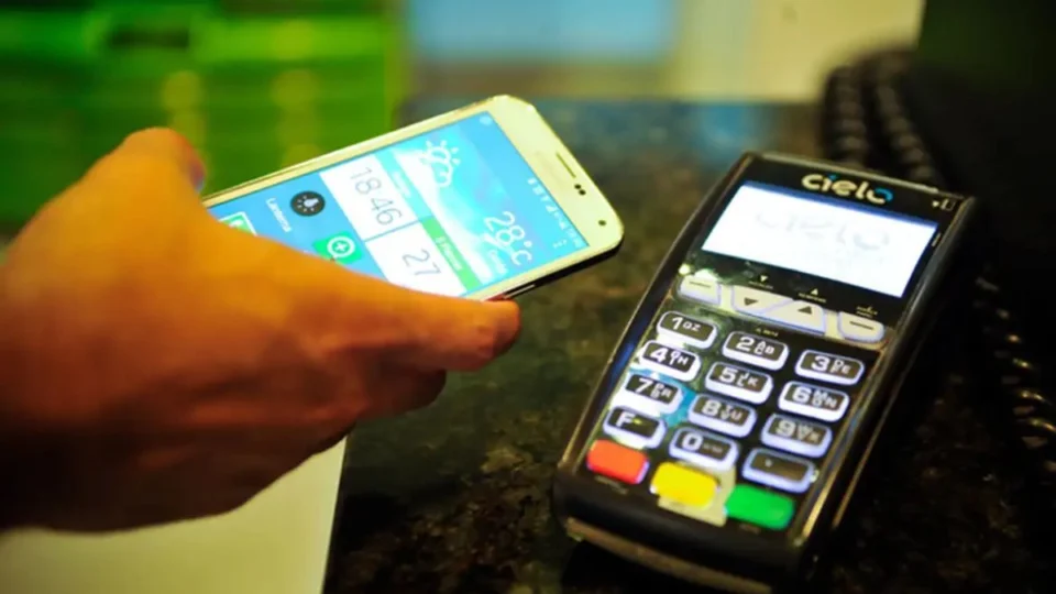 PIX lidera pagamentos no Brasil, superando o dinheiro em 2024