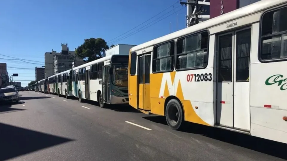 Greve dos rodoviários em Manaus é suspensa após acordo com Prefeitura