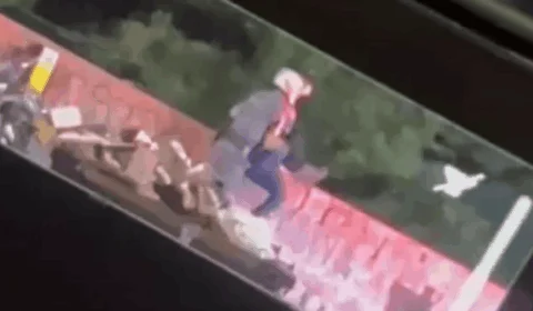 Vídeo: Policial joga homem de ponte em São Paulo