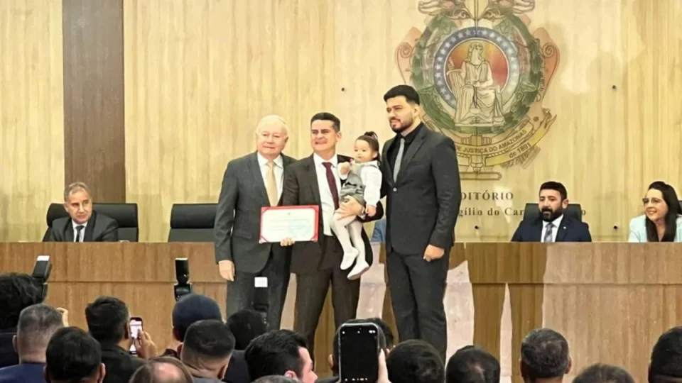 Prefeito, vice e vereadores eleitos de Manaus são diplomados pelo TRE-AM