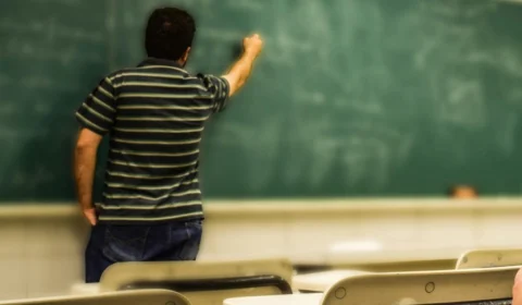 Semed abre processo seletivo 2025 para contratação de professores; veja edital