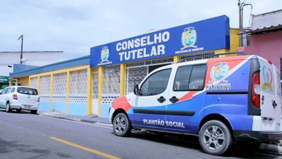 Casal de adolescentes é filmado cometendo relação sexual dentro de escola em Parintins