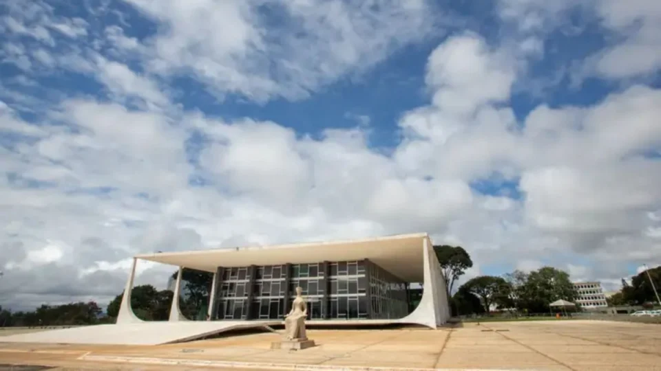 STF debate responsabilidade das redes sociais nesta quarta (18)