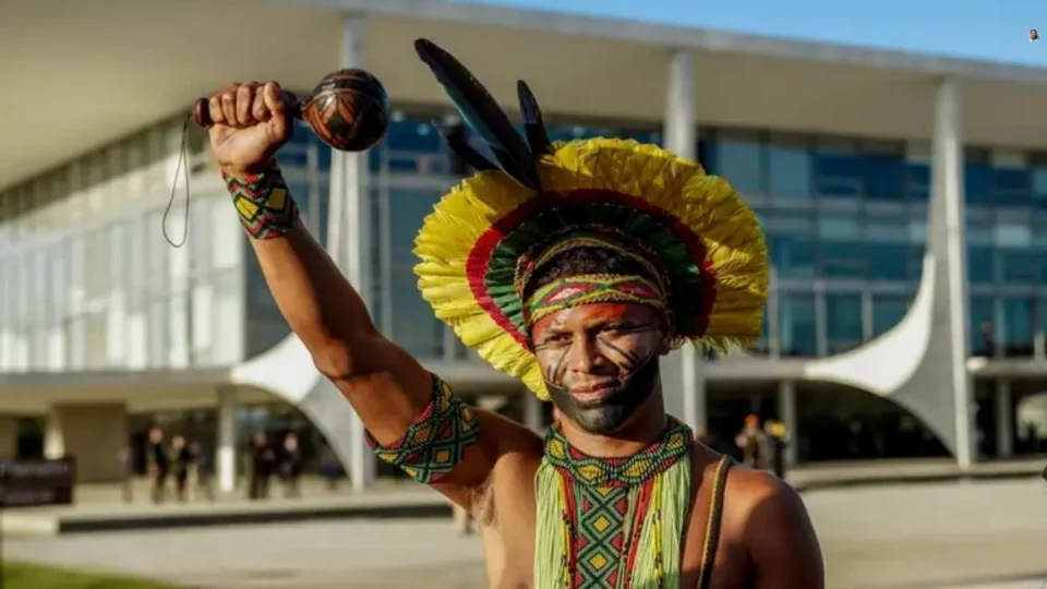 Índio ou Indígena? Entenda a diferença após cantor Netto Brito causar polêmica