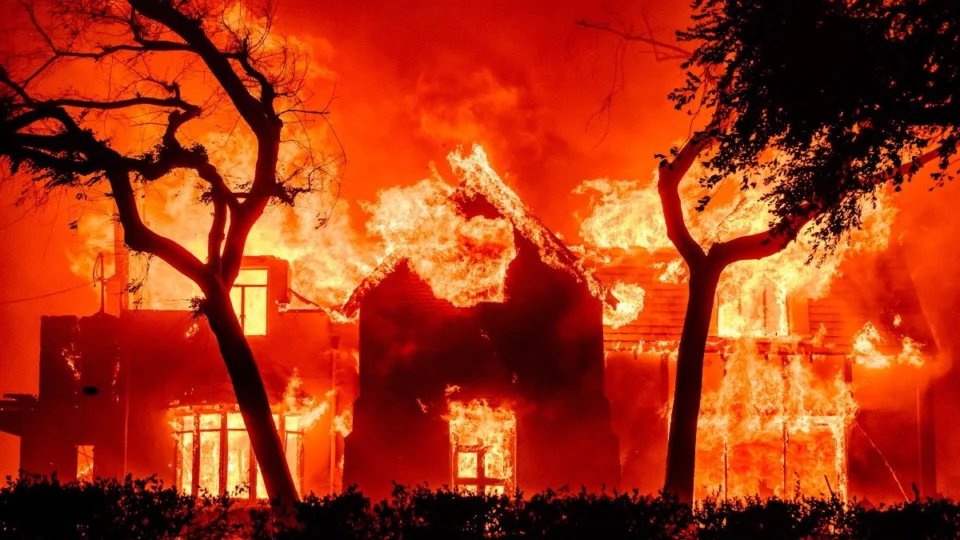 Incêndios em Los Angeles: mortes, evacuação e destruição aterrorizam a cidade; veja