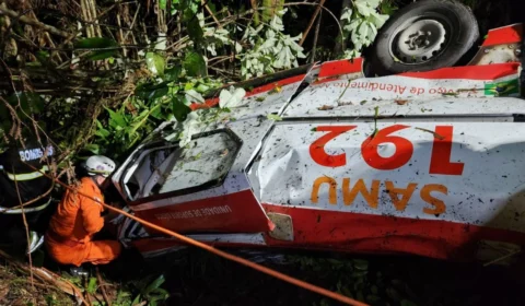 Ambulância do Samu capota na BR-174, deixa dois mortos e dois feridos
