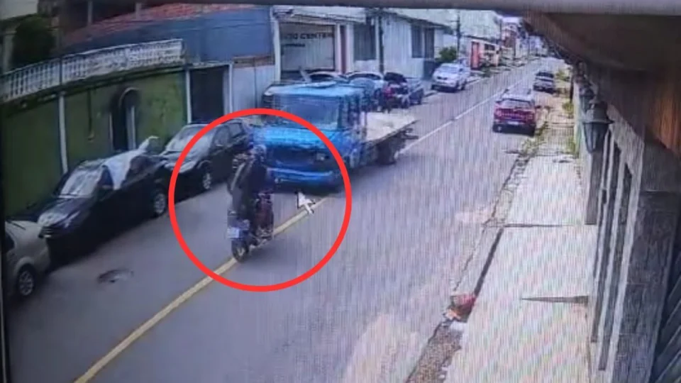 ‘Uma morte fútil’, diz especialista sobre acidente de motociclista com caminhão em Manaus