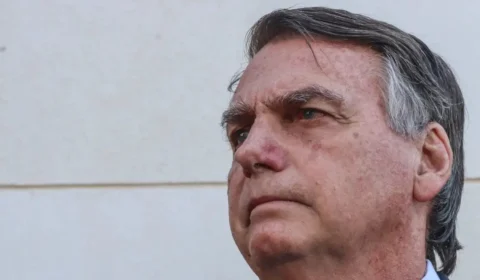 Bolsonaro recupera conta do X hackeada após postagem falsa com Donald Trump