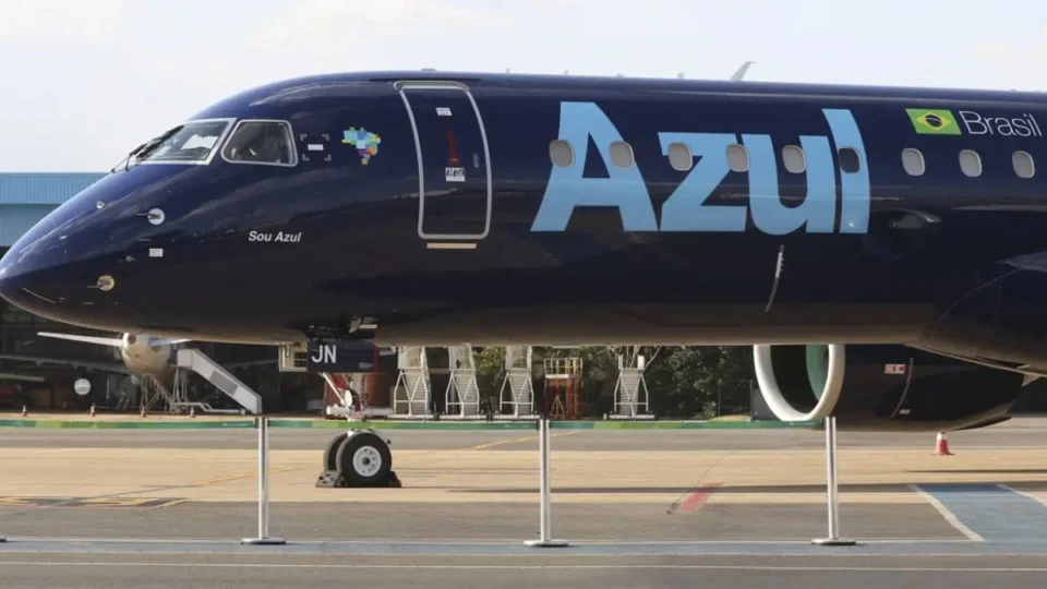Azul anuncia suspensão de operações em 12 cidades; Veja onde e a partir de quando