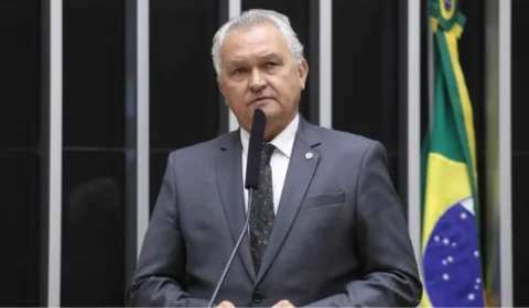 Saiba quem é o deputado condenado a pagar R$ 2 milhões por incentivar atos antidemocráticos