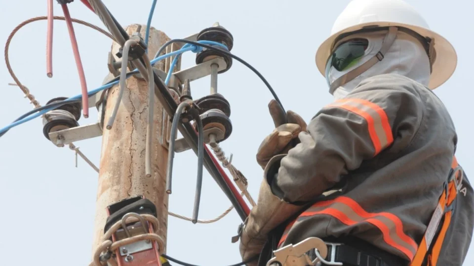 Seis bairros de Manaus ficam sem energia hoje (28); veja lista completa