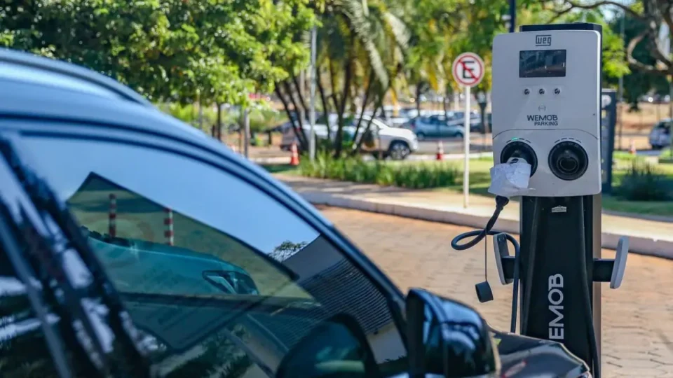 Carros elétricos sem IPVA no DF? Saiba quem tem direito à isenção e a partir de quando