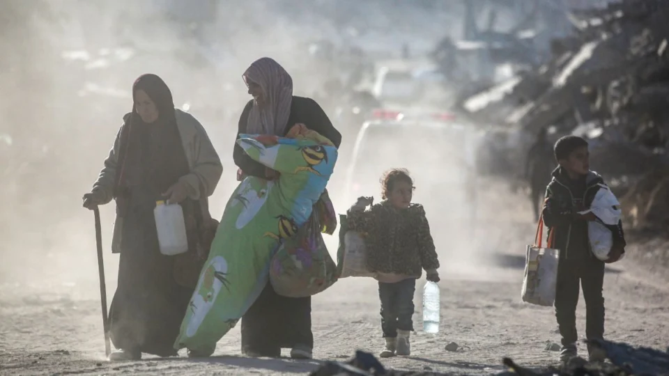 Israel liberta 90 palestinos após troca de reféns com Hamas