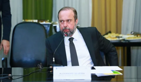 Sem a presença de Lula, ministro Alexandre Silveira representa o Brasil no Fórum Econômico Mundial