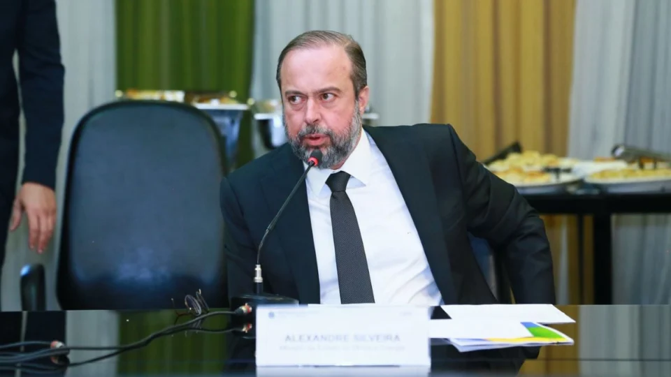 Sem a presença de Lula, ministro Alexandre Silveira representa o Brasil no Fórum Econômico Mundial