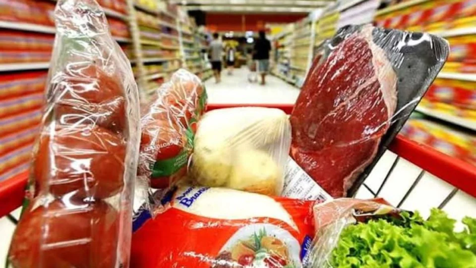 Carne e arroz com imposto zero: entenda as mudanças da Reforma Tributária na cesta básica