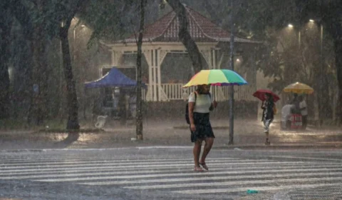 Distrito Federal é local do Brasil que mais choveu  nas ultimas 24 horas; Inmet emitiu alerta laranja