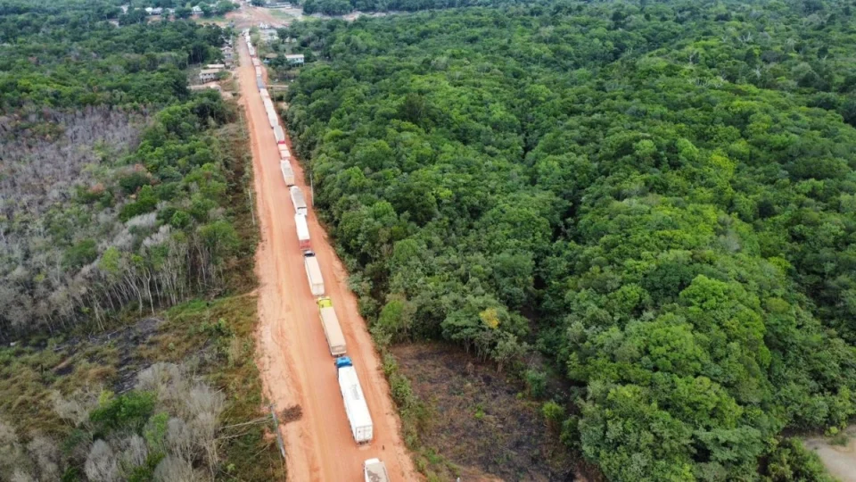 DNIT proíbe tráfego de veículos pesados na BR-319 até junho de 2025