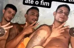 Detentos tiram fotos dentro de cadeia fazendo símbolos de grupos criminosos em RO; veja vídeo