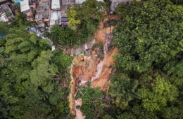 Fortes chuvas causam deslizamentos na zona Leste de Manaus