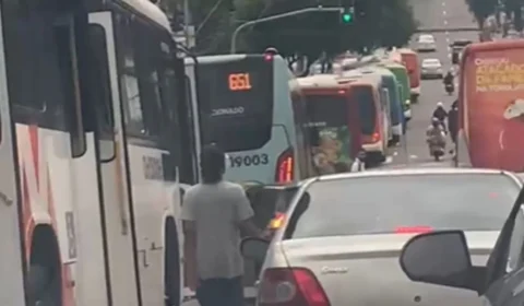 Rodoviários realizam breve paralisação por falta de pagamento em Manaus