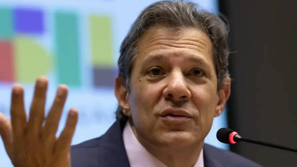 Queda do dólar deve afetar preço dos alimentos, diz Haddad