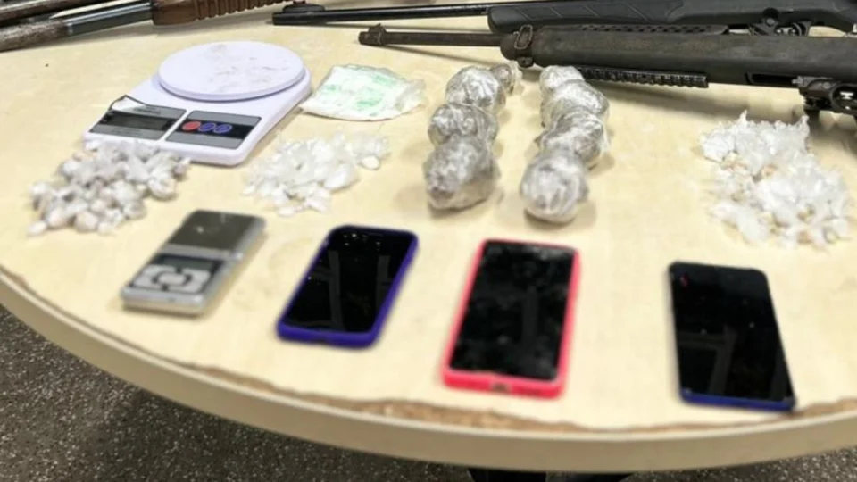 Seis homens são presos com armas pesadas e drogas na zona Leste de Manaus
