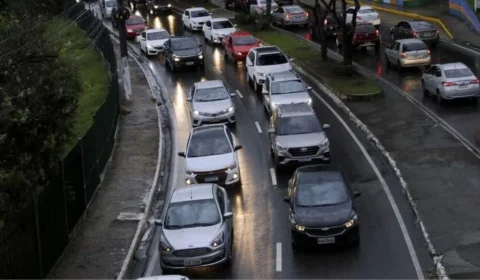 ‘Congestionamento, estresse e poluição’, aponta especialista sobre aumento de veículos em Manaus