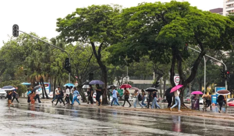 Inmet emite alerta de chuvas intensas para vários estados do país e da região Norte