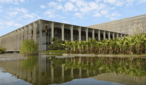 Itamaraty se reúne com representante dos EUA para discutir tratamento a deportados brasileiros