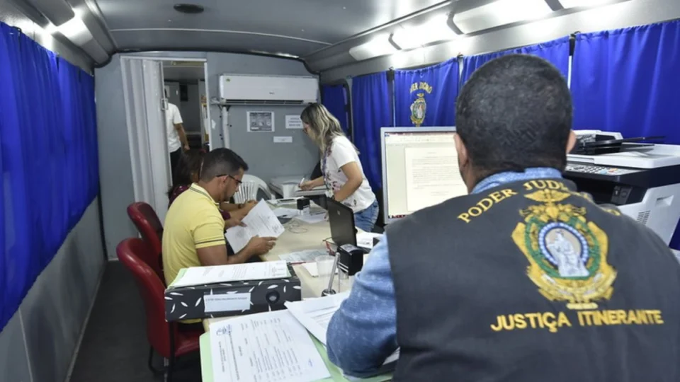 Justiça Itinerante oferece serviços gratuitos no bairro Alvorada 1, em Manaus