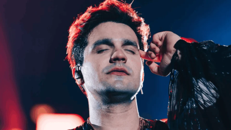 Cantor Luan Santana é internado para tratar suposta infecção