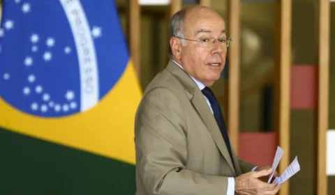 Lula se reúne com Mauro Vieira para discutir crise de deportação de brasileiros dos EUA