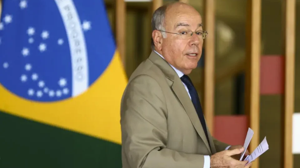 Lula se reúne com Mauro Vieira para discutir crise de deportação de brasileiros dos EUA