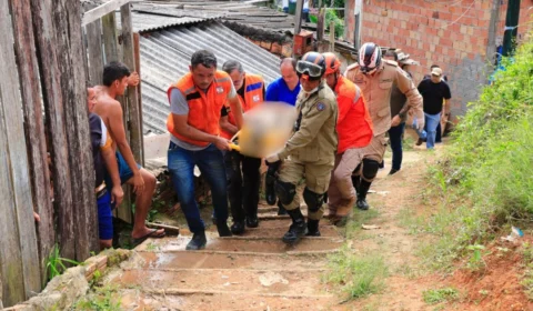 Pai e filha são encontrados abraçados após deslizamento de terra em Manaus; veja vídeo
