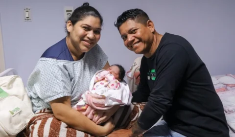 Primeiro bebê de 2025 nasce logo após meia-noite no Amazonas
