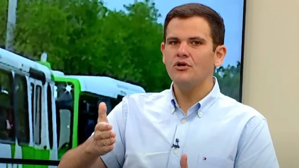 Renato Junior desmente aumento na tarifa de ônibus para R$ 8 e fala sobre radares em Manaus