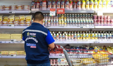 Supermercado é autuado por vender alimentos vencidos na zona Leste de Manaus
