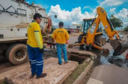 ‘Tatuzão’ auxilia na desobstrução de bocas de lobo contra alagamentos em Porto Velho