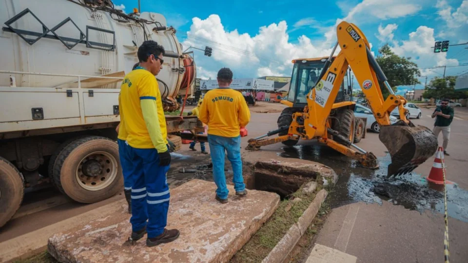 ‘Tatuzão’ auxilia na desobstrução de bocas de lobo contra alagamentos em Porto Velho
