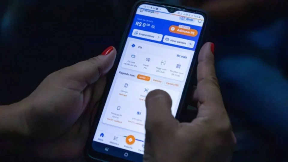 Usuários do Comcard Estudante devem renovar cadastro; confira passo a passo